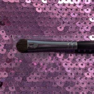 Chisel Fluff Brush Morphe M210 Small Chisel Fluff Brush - New In Package